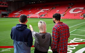 人家标准是热量要求，我们这是健身房标准，有线条、有腹肌。体育环境有待加强。